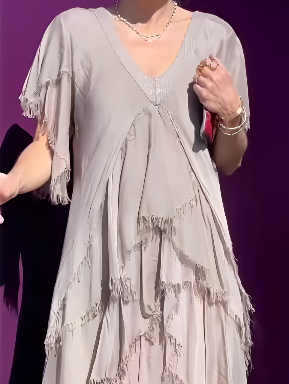 Bronisława – Zwiewna sukienka maxi z artystycznym akcentem