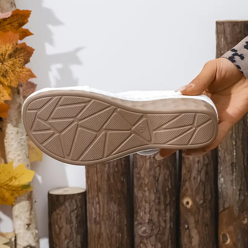 Zelinda – Eleganckie sandały na koturnie z paskiem